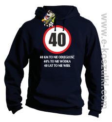40 KM TO NIE ODLEGŁOŚĆ 40% to nie wódka 40 lat to nie wiek - bluza z kapturem granatowa