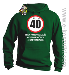40 KM TO NIE ODLEGŁOŚĆ 40% to nie wódka 40 lat to nie wiek - bluza z kapturem zielona