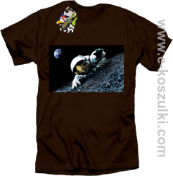 Kosmonauta na księżycu - koszulka męska brązowa