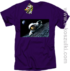 Kosmonauta na księżycu - koszulka męska fioletowa