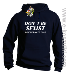 Don't be sexist bitches hate that - bluza z kapturem granatowy