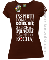 Inspiruj Pomagaj Dziel się Słuchaj Pracuj Rozwijaj się Kochaj - koszulka damska brązowa