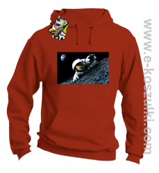 Kosmonauta na księżycu - bluza z kapturem pomarańczowa