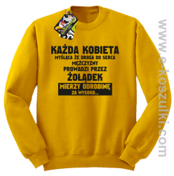 Każda kobieta myśląca że droga do serca mężczyzny
prowadzi przez żołądek mierzy odrobinę za wysoko- bluza standard żółta