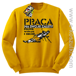 Praca ma swoje zalety piątek wypłatę i urlop - bluza bez kaptura żółta