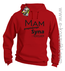Mam przystojnego syna! i rewolwer... - bluza z kapturem  czerwona