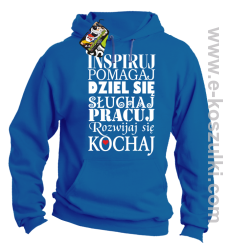 Inspiruj Pomagaj Dziel się Słuchaj Pracuj Rozwijaj się Kochaj - bluza z kapturem niebieska