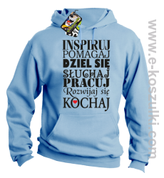 Inspiruj Pomagaj Dziel się Słuchaj Pracuj Rozwijaj się Kochaj - bluza z kapturem błękitny