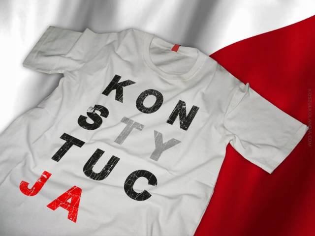 Konstytucja na koszulkach, manifest czy frywolne postrzeganie roszad w polityce